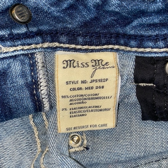 Miss Me crop jeans Rhinestone pockets, silver stitching. Size 30 - Picture 6 of 10